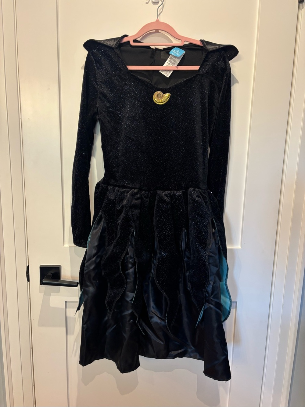 Little mermaid Women’s size small 4-6  Ursula Costume Dress with Gold Accent